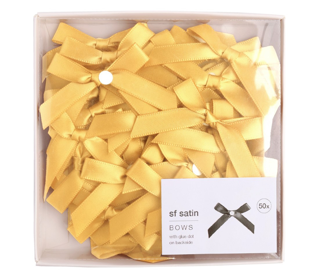 Afbeelding van Pak à 50 cadeaustrik satijn 5,5x5 cm lichtgeel met plakker