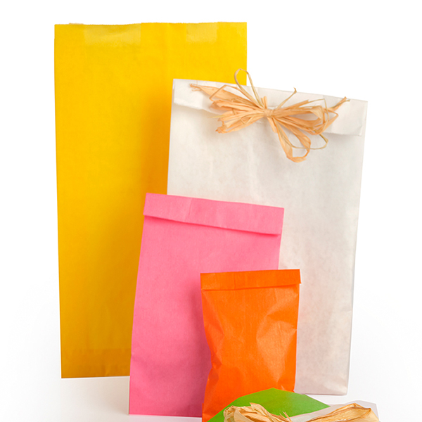 Afbeeldingen van Pak à 100 kadozak 10x18+3 cm wit kraft assorti kleuren