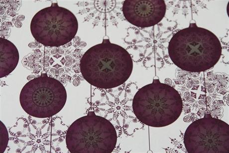 Afbeeldingen van Rol kerstpapier 30 cm 200 mtr metallic paars Bal (uc)